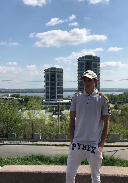 Я Костя, 21, знакомлюсь на одну ночь в Кривом Роге