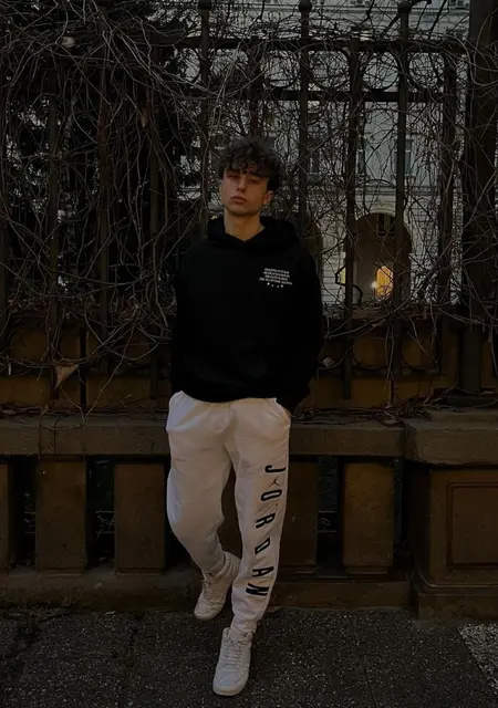 Я Николай, 23, из Софии, ищу знакомства на одну ночь