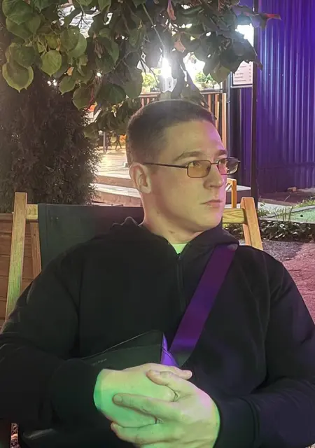 Я Артем, 21, знакомлюсь без обязательств в Каменском