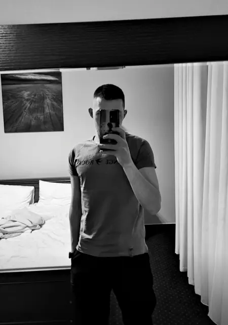 Олександр з Миколаєва, мені 26 років, познайомлюсь для спілкування