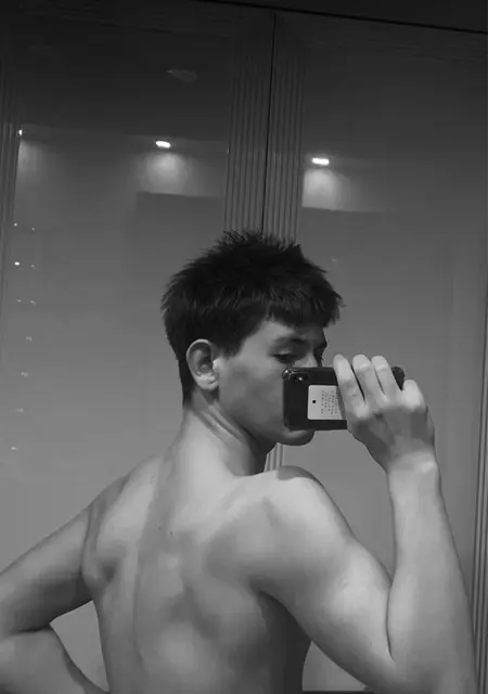 Я Vadik, 18, знакомлюсь без обязательств в Одессе