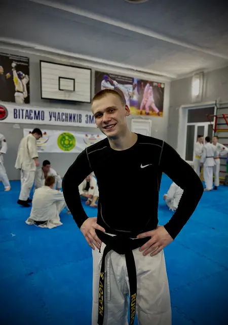 Я Станислав, 19, из Дрогобича, ищу знакомства на одну ночь