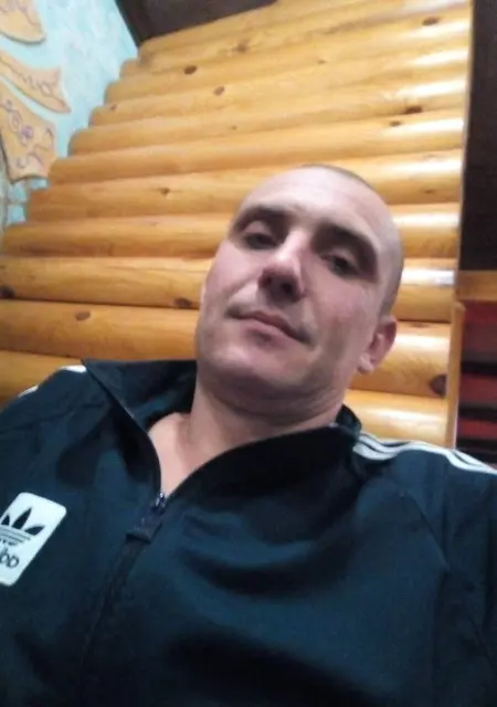 Виталий из Ровенек, мне 39, познакомлюсь для приятного времяпровождения