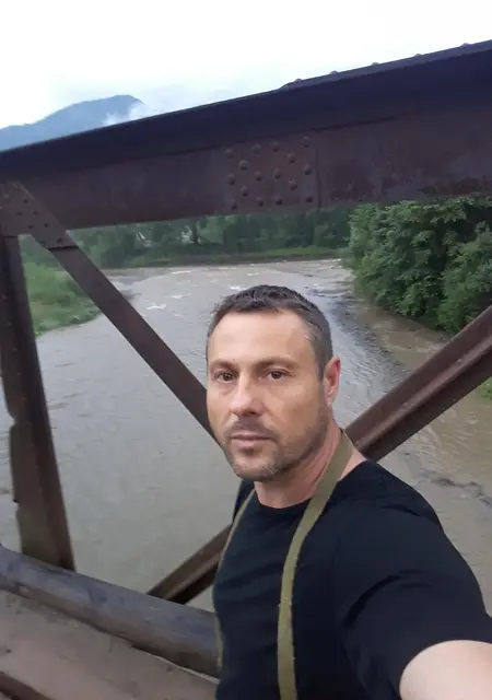 Я Саша, 44, из Конотопа, ищу знакомства без обязательств