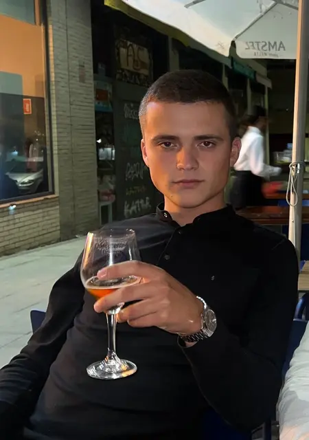 Віталій з Львова, мені 19 років, познайомлюсь без зобов'язань