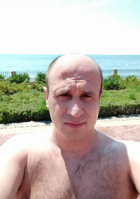 Я Саша, 41, из Житомира, ищу знакомства без обязательств