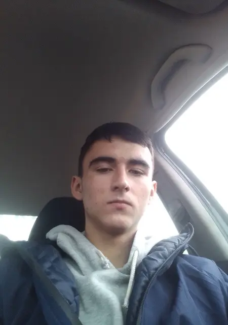 Artem из Запорожья, мне 20, познакомлюсь на одну ночь