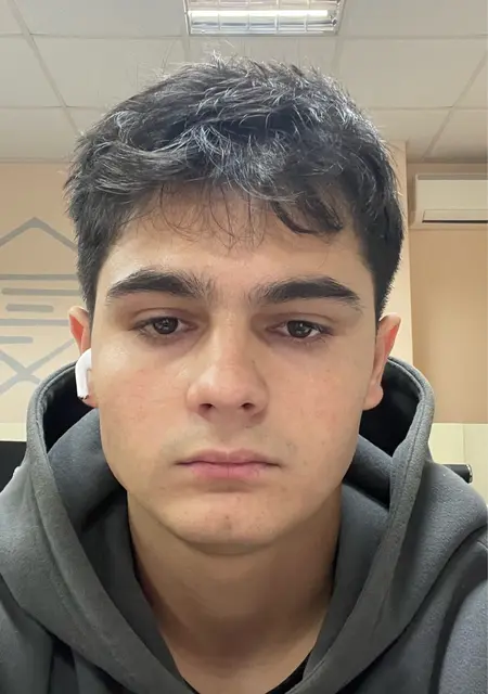 Я Денис, 19, знакомлюсь на одну ночь в Львове