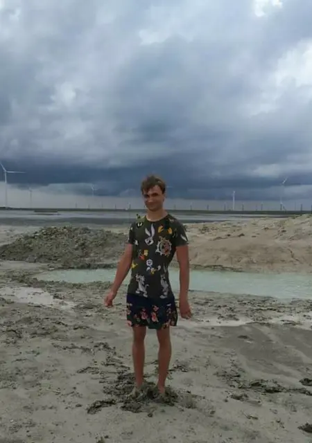 Виталий из Никополя, мне 27, познакомлюсь для общения