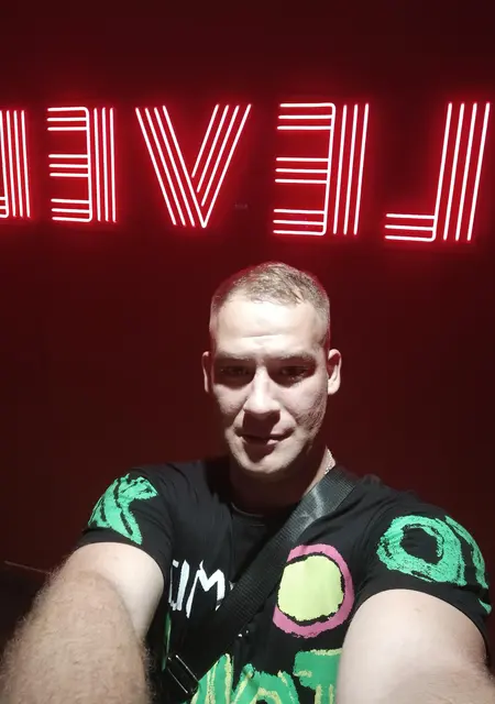 Лео из Мелитополя, мне 32, познакомлюсь для общения