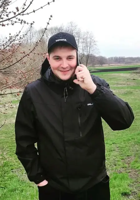 Саша из Золотоноши, мне 22, познакомлюсь для постоянных отношений