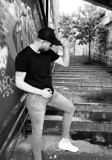 Я Mert, 21, знакомлюсь для вирта в Стамбуле