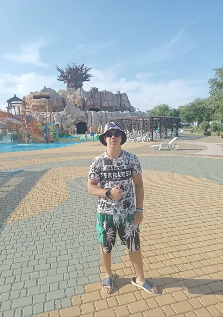 Богдан из Енакиева, мне 20, познакомлюсь на одну ночь