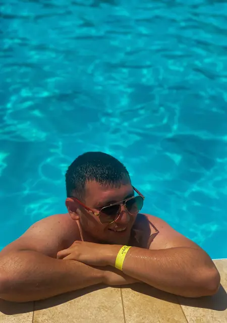 Я Руслан, 27, из Одессы, ищу знакомства без обязательств