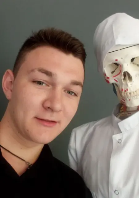 Я Максим, 18, знакомлюсь без обязательств в Киеве