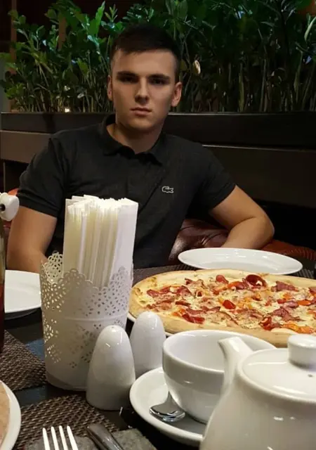 Я Slavik, 25, из Мукачева, ищу знакомства без обязательств