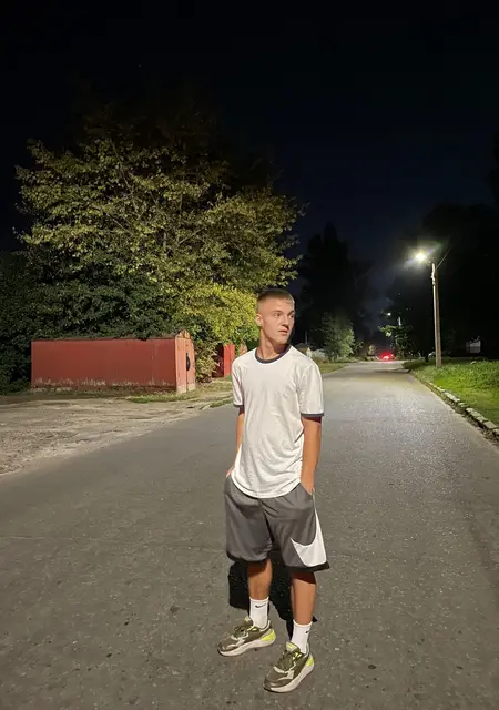 Я Дима, 19, из Кракова, ищу знакомства на одну ночь