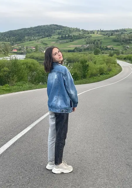 Я Adel, 25, из Ужгорода, ищу знакомство для дружбы