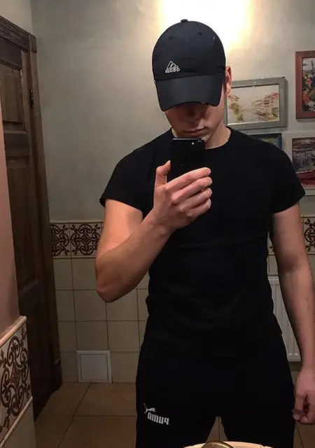 Я Алекс, 25, из Ровно, ищу знакомство для вирта