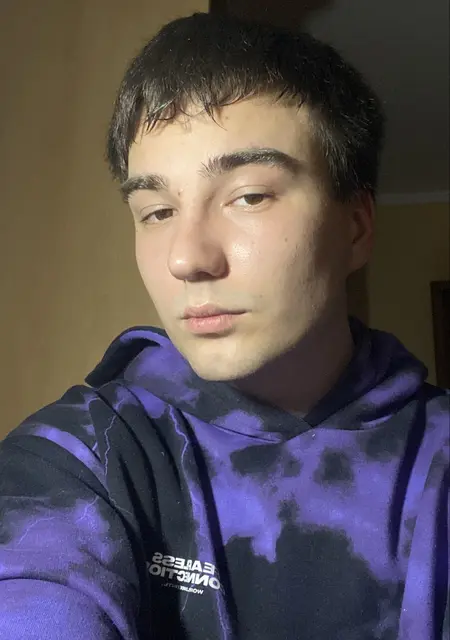 Я Сергей, 21 років з Макіївки, шукаю знайомство для вірт