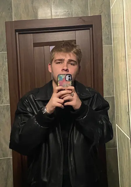 Я Никита, 21, из Киева, ищу знакомства без обязательств