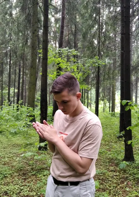 Я Даник, 25, из Старых Дорог, ищу знакомства на одну ночь
