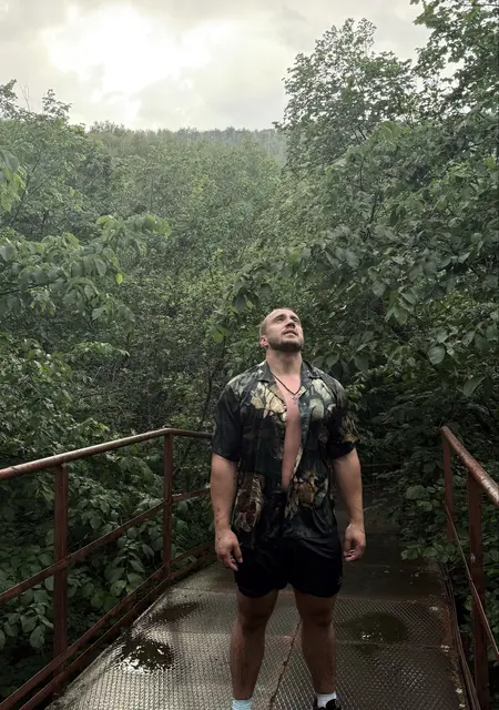 Данил из Вены, мне 27, познакомлюсь для приятного времяпровождения