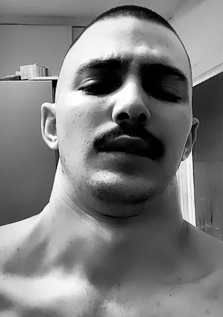 Иван з Дніпра, мені 21 років, познайомлюсь для постійних стосунків