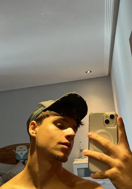 Я Pedrooozc, 19, знакомлюсь на одну ночь в Овьедо