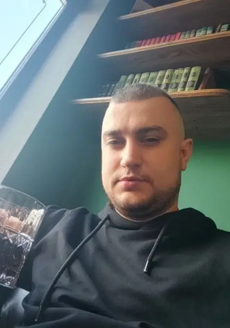 Я Виталий, 25 років, знайомлюсь на одну ніч у Миколаєві