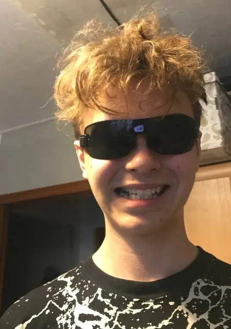 I'm Vus, 21 from London, seeking connections for chat