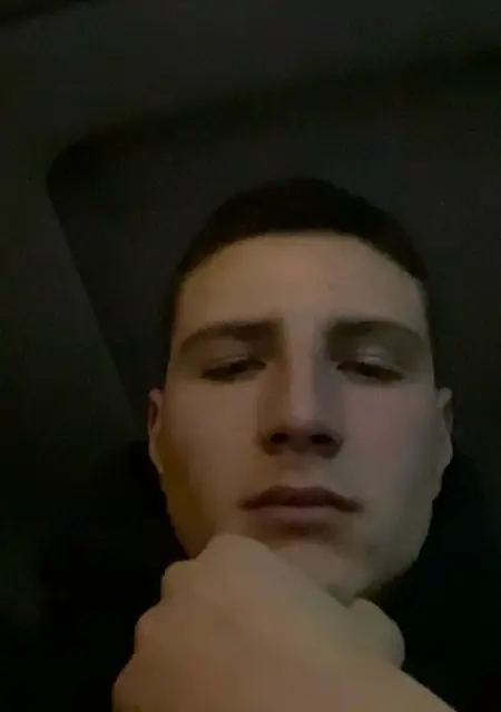 Я Кирилл, 20 років, знайомлюсь на одну ніч у Донецьку