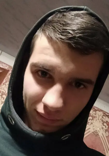 Я Саша, 22 років з Тернополя, шукаю знайомства без зобов'язань
