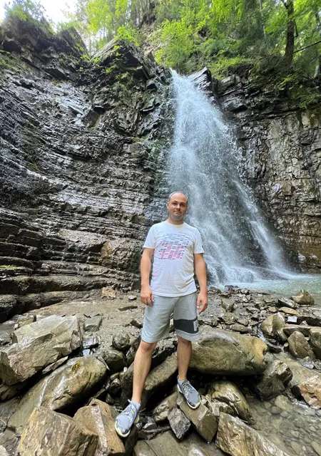 Ivan из Ивано-Франковска, мне 36, познакомлюсь для общения