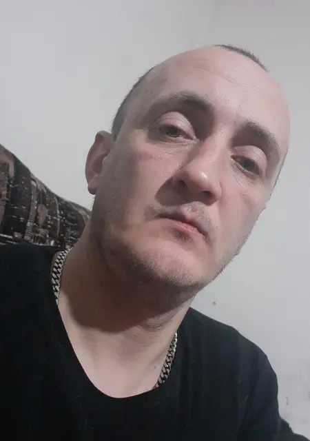 Алекс из Енакиева, мне 25, познакомлюсь на одну ночь