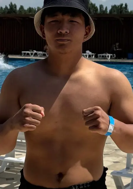 Я Мустафа, 21, из Бланес, ищу знакомства без обязательств