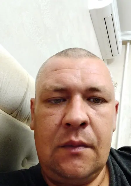 Я Олег, 43, из Черновцов, ищу знакомства без обязательств