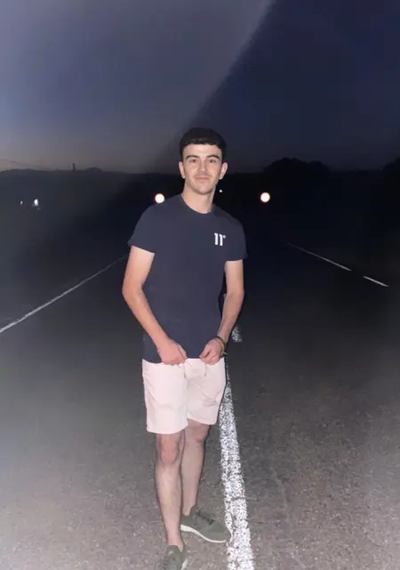 Soy Kiroga, 22 años, conociéndome para lío de una noche en Cáceres