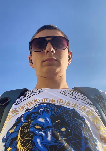 Андрій из Киева, мне 19, познакомлюсь без обязательств