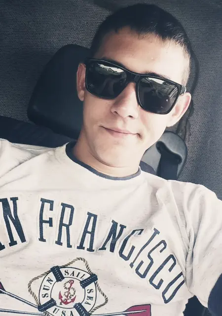 Денис из Павлограда, ищу на сайте знакомства на одну ночь