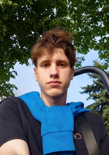 Олег из Киева, мне 21, познакомлюсь для приятного времяпровождения