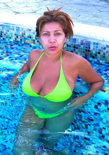 Аня из Киева, мне 54, познакомлюсь для приятного времяпровождения