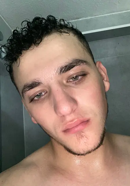 Я Саша, 22, из Ганновера, ищу знакомство для приятного времяпровождения