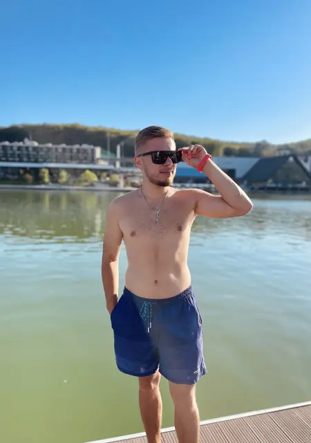 Роман из Львова, ищу на сайте знакомства на одну ночь