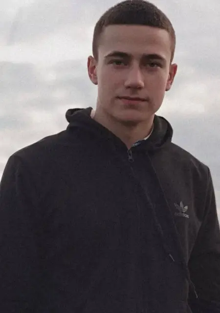 Денис з Івано-Франківська, шукаю на сайті відкриті стосунки