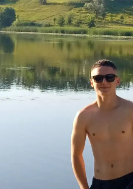 Артем из Винницы, мне 21, познакомлюсь на одну ночь