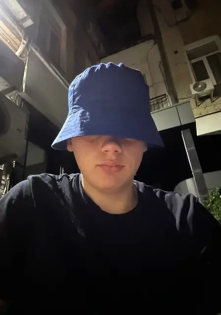 Міша з Маріуполя, мені 20 років, познайомлюсь на одну ніч