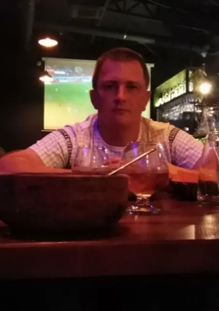 Я Женя, 36, из Иловайска, ищу знакомства без обязательств