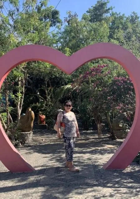 I'm Maribel, 41 from London, seeking connections