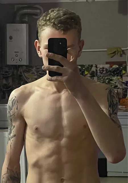 Я Сергей, 19, из Николаева, ищу знакомства без обязательств